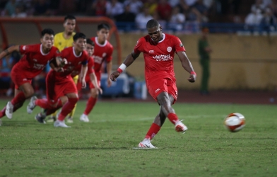 Sự cố khó tin ở V-League: CLB mất siêu tiền đạo vì phiên dịch