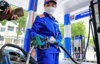 Giá xăng dầu hôm nay 17/6: Giá dầu thế giới lao dốc gần 6%