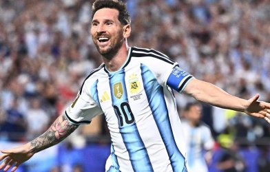 Phản ứng của thế giới bóng đá sau khi Messi lập hattrick lịch sử
