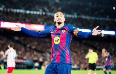 Raphinha san bằng cột mốc ghi bàn của Messi sau màn hủy diệt Valencia