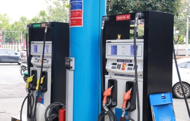 Giá xăng dầu hôm nay 2/7: Trong nước giảm giá, áp sát 20.000 đồng/lít