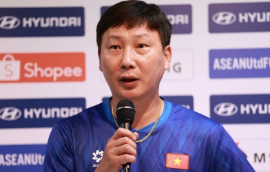 HLV Kim Sang-sik tuyên bố cứng trước trận gặp ĐT Singapore tại AFF Cup