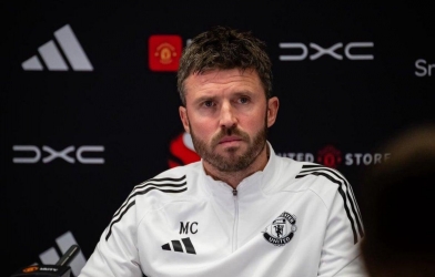 HLV Michael Carrick báo tin không vui, MU đối mặt tổn thất lớn