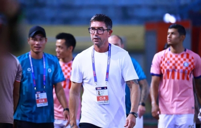 1 HLV V-League bất ngờ xuất hiện ở buổi tập của ĐT Malaysia