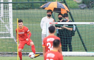 HLV Hà Nội FC làm điều bất ngờ tại sân tập của ĐTVN