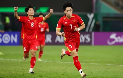 Đình Bắc tạo nên điều không tưởng trong lịch sử bóng đá Việt Nam