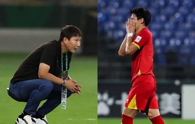 HLV Kim Sang-sik chia sẻ thật lòng về tấm thẻ đỏ của Đình Bắc