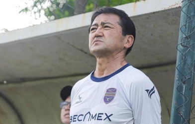 HLV Nhật Bản cập bến V-League