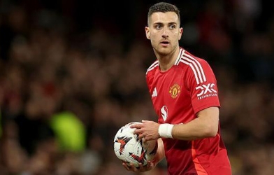 MU tính thay Dalot bằng cầu thủ ném biên hay nhất Ngoại hạng Anh