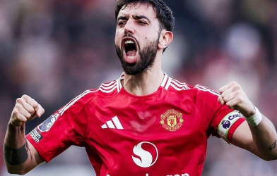 Bruno Fernandes bất ngờ lọt top 3 tiền vệ xuất sắc nhất thế giới