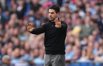 Hàng thủ lại báo tin buồn, Arsenal lao đao trước cuộc đua vô địch