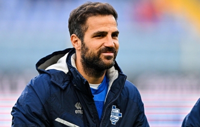 Fabregas sẵn sàng thay Carrick, trở thành HLV trưởng MU