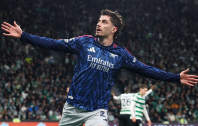 Arsenal thắng nghẹt thở, một nửa Premier League ăn mừng