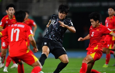 Báo Hàn: 'U23 Việt Nam mất 2 trung vệ, chơi thiếu người vẫn hạ Hàn Quốc'