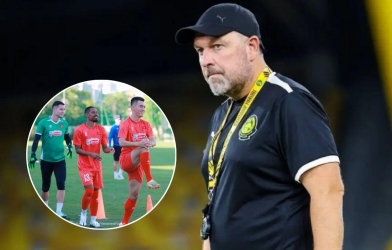 HLV ĐT Malaysia bất ngờ 'xem giò' dàn trụ cột tuyển Việt Nam