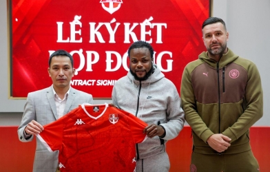 CHÍNH THỨC: Ronaldo cập bến 1 CLB V-League