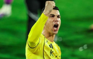 Ronaldo tỏa sáng, Al-Nassr áp sát ngôi đầu