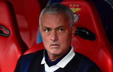 Mourinho gây sốt khi theo dõi trận Real Madrid từ nơi khó tin