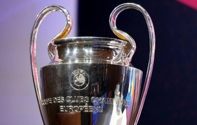 UEFA tính xóa bỏ truyền thống 25 năm tại Champions League