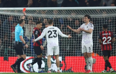 Maguire nhận thẻ đỏ, MU bị Bournemouth cầm hòa đáng tiếc