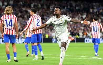 Vinícius lập cú đúp, Real Madrid thắng nghẹt thở derby Madrid