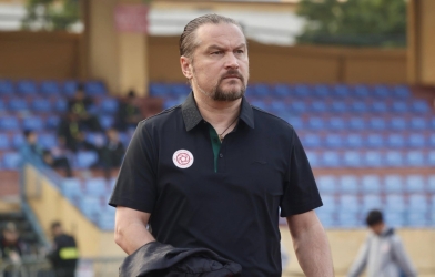 HLV châu Âu bức xúc VAR và trọng tài sau trận hòa tại V.League