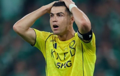 Vừa ghi bàn trở lại, Ronaldo vẫn 'hít khói' 2 ngôi sao Saudi Arabia