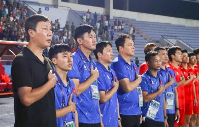 CĐV Thái Lan dậy sóng khi trợ lý HLV Kim Sang Sik dẫn dắt CLB Thai League