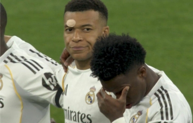 Trận Bayern vs Real chưa đá, Kylian Mbappe đã nổi giận trên sân