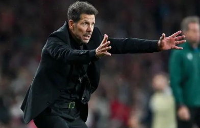Hụt vé chung kết, HLV Simeone nổi nóng va chạm với sếp lớn Arsenal