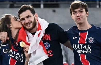 Bayern thử việc Kvaratskhelia trước ngày bị PSG loại khỏi cúp C1