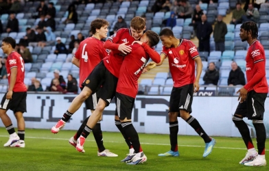Đánh bại Man City ở derby 7 bàn, MU hiên ngang vào chung kết