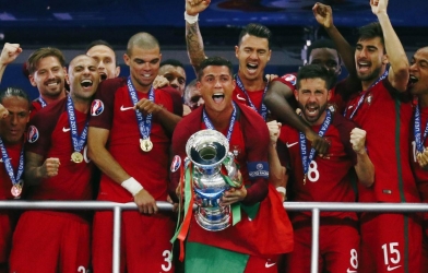 CHÍNH THỨC: 'Chiến binh' vô địch EURO 2016 cùng Ronaldo giải nghệ