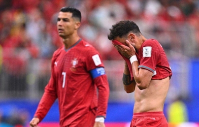 Khoảnh khắc Ronaldo gây tranh cãi dữ dội trước Bruno Fernandes
