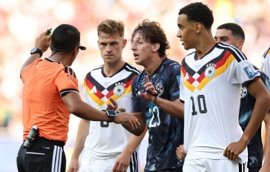 FIFA phạt Paraguay sau khi loại Đức khỏi World Cup