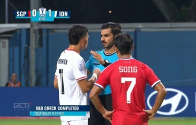 VAR gây tranh cãi dữ dội khi Indonesia bị Singapore loại ở AFF Cup