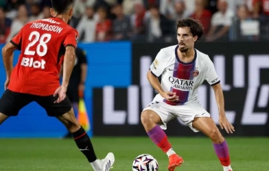 Vitinha tạo dấu ấn, PSG thoát thua ngoạn mục trong thời gian bù giờ