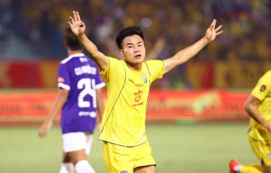 Vừa được dự ASIAD, tiền vệ U23 Việt Nam lập ngay cú đúp sau 4 phút