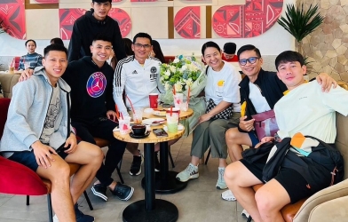 Zico Thái ăn mừng Ngày của Cha cùng các học trò HAGL