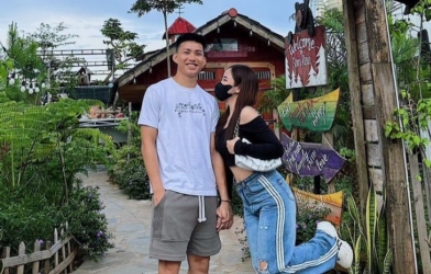 Thủ thành số 1 HAGL khoe ảnh ngọt ngào bên bạn gái