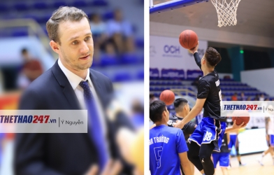 Lên rổ nhẹ, Quang Anh khiến HLV đội đối thủ phải tạm dừng trận đấu