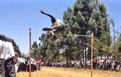 Địa chấn: Học sinh Châu Phi nhảy xà cao 2m, phá kỷ lục thế giới năm 1992
