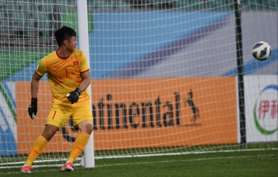 'Gà son' U23 Việt Nam động viên Văn Toản sau sai lầm trước Thái Lan