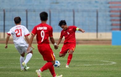 HLV U16 Việt Nam vẫn 'sấy tóc' học trò dù đại thắng Philippines