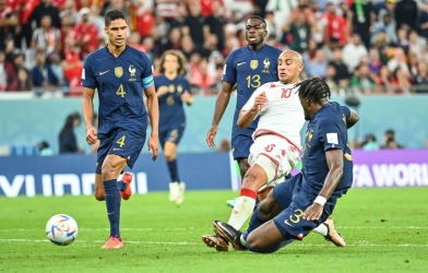 Video bàn thắng Pháp 0-1 Tunisia: Ngẩng cao đầu!