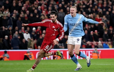 Huyền thoại MU phẫn nộ vì Man City bị tước bàn thắng