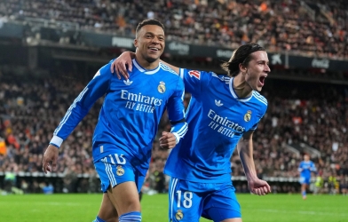 Kylian Mbappe bị bóc mẽ có hành động khiếm nhã với trọng tài