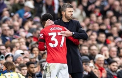 Tin chuyển nhượng MU 11/2: Chốt tương lai của Carrick, Mainoo ra đi?