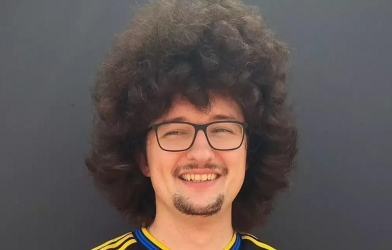 Sao MU 'mỉa mai' CĐV tóc dài khi không được cắt tóc