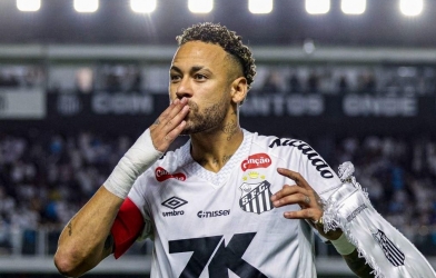 Tái xuất sân cỏ sau 70 ngày, Neymar lập tức toả sáng